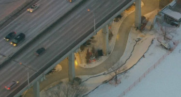 Toronto: una pista di pattinaggio sotto la Gardiner Expressway